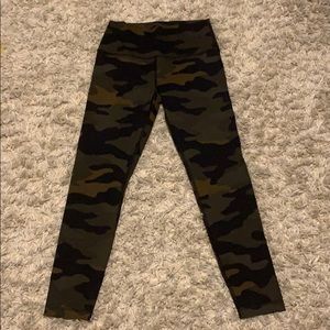 PINK Victoria Secret Camo Leggings M (green)